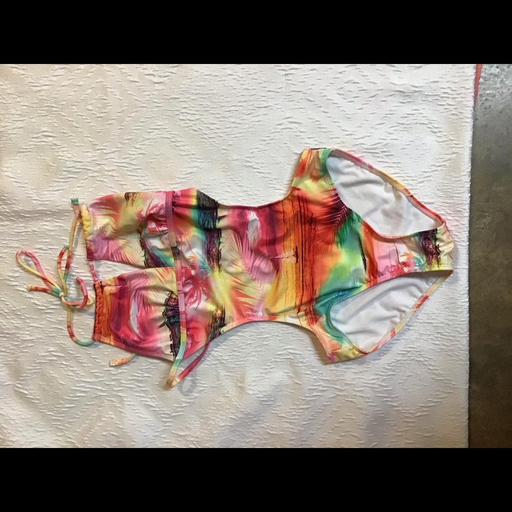 Swimsuit fits like med